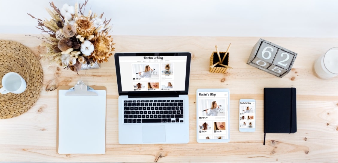 Website mit Responsive Design, deren Inhalte auf verschiedenen Endgeräten optimal dargestellt werden.