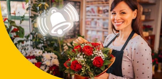 Blumenhändlerin mit Strauß Rosen in der Hand, über dem Strauß ist eine Benachrichtigungsglocke