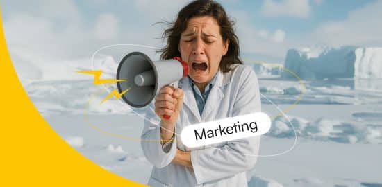 Verzweifelte Ärztin in einer Eiswüste, neben ihr das Wort Marketing
