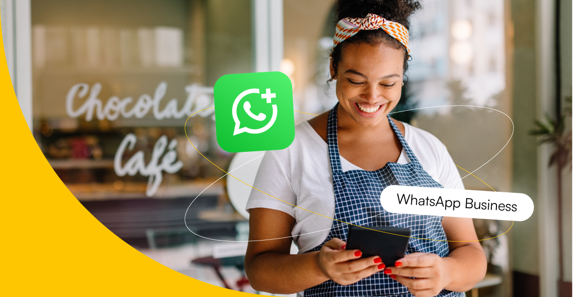 Unternehmerin am Handy, neben ihr ein WhatsApp Business Logo & Schriftzug